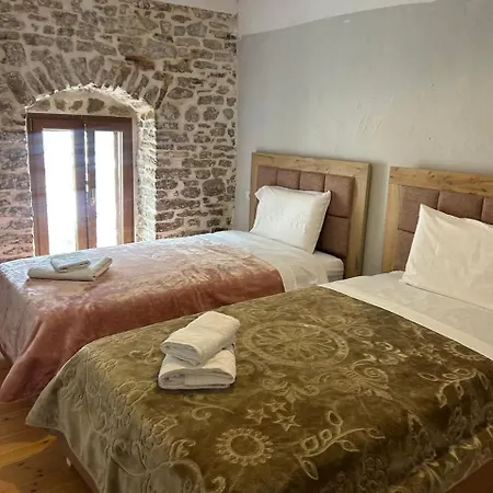 Vila, Upper Qeparo