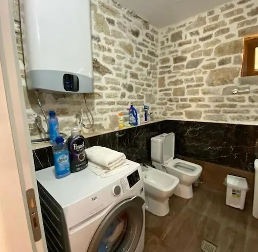 Vila, Upper Tatil Evi Qeparo