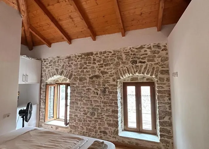 Tatil Evi Vila, Upper